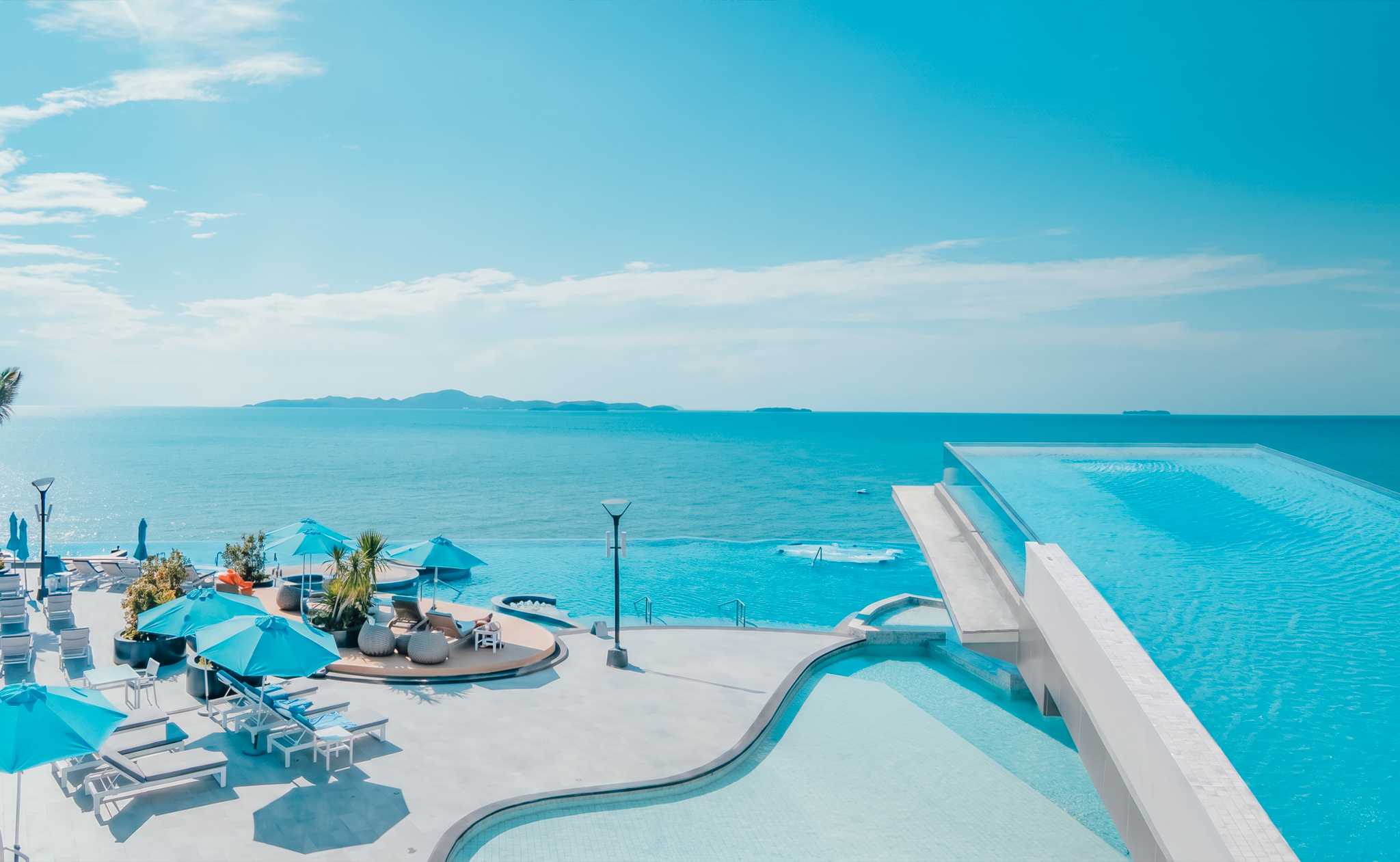 Luxury infinity pool Gulf of Thailand view