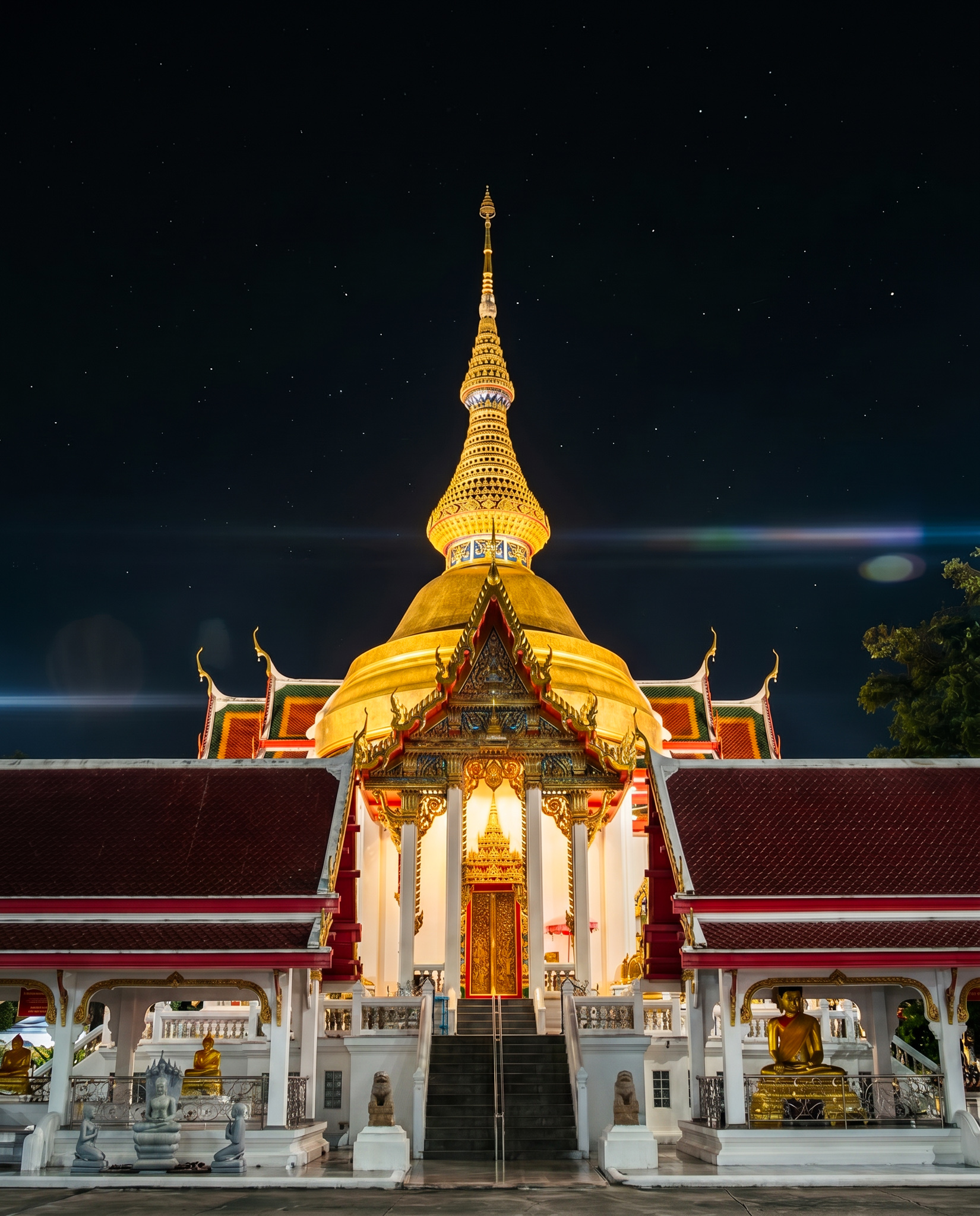 Wat Chaimongkol 20 metre gilded reclining Buddha