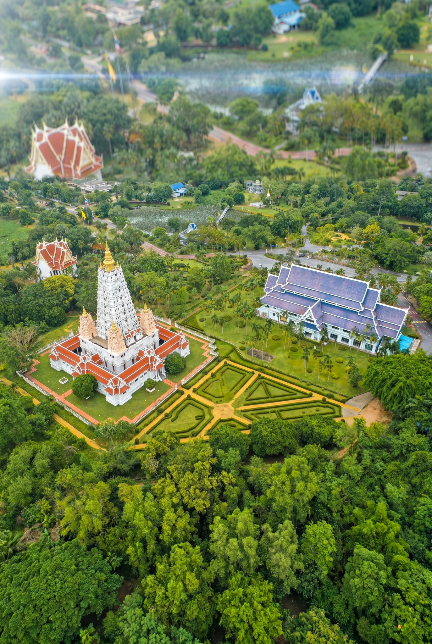 Wat Yansangwararam golden chedi spire at dusk