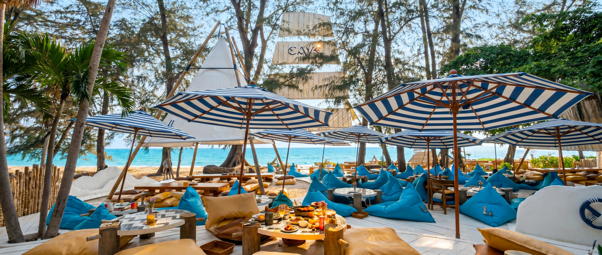 Na Jomtien beach club infinity pool dining view