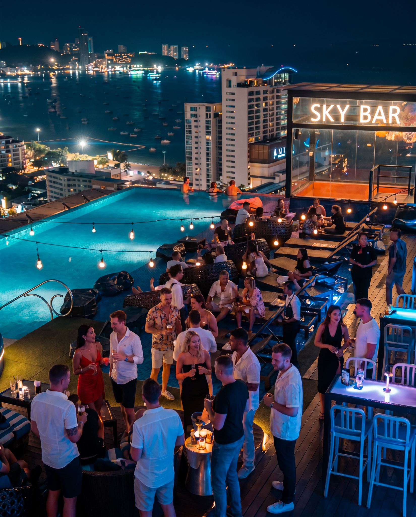 Na Jomtien infinity pool bar cocktail hour Gulf view