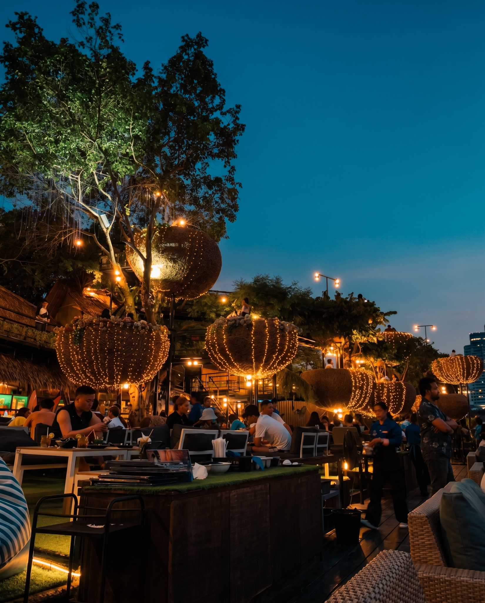 Pratumnak Hill cocktail terrace Gulf of Thailand 40m below