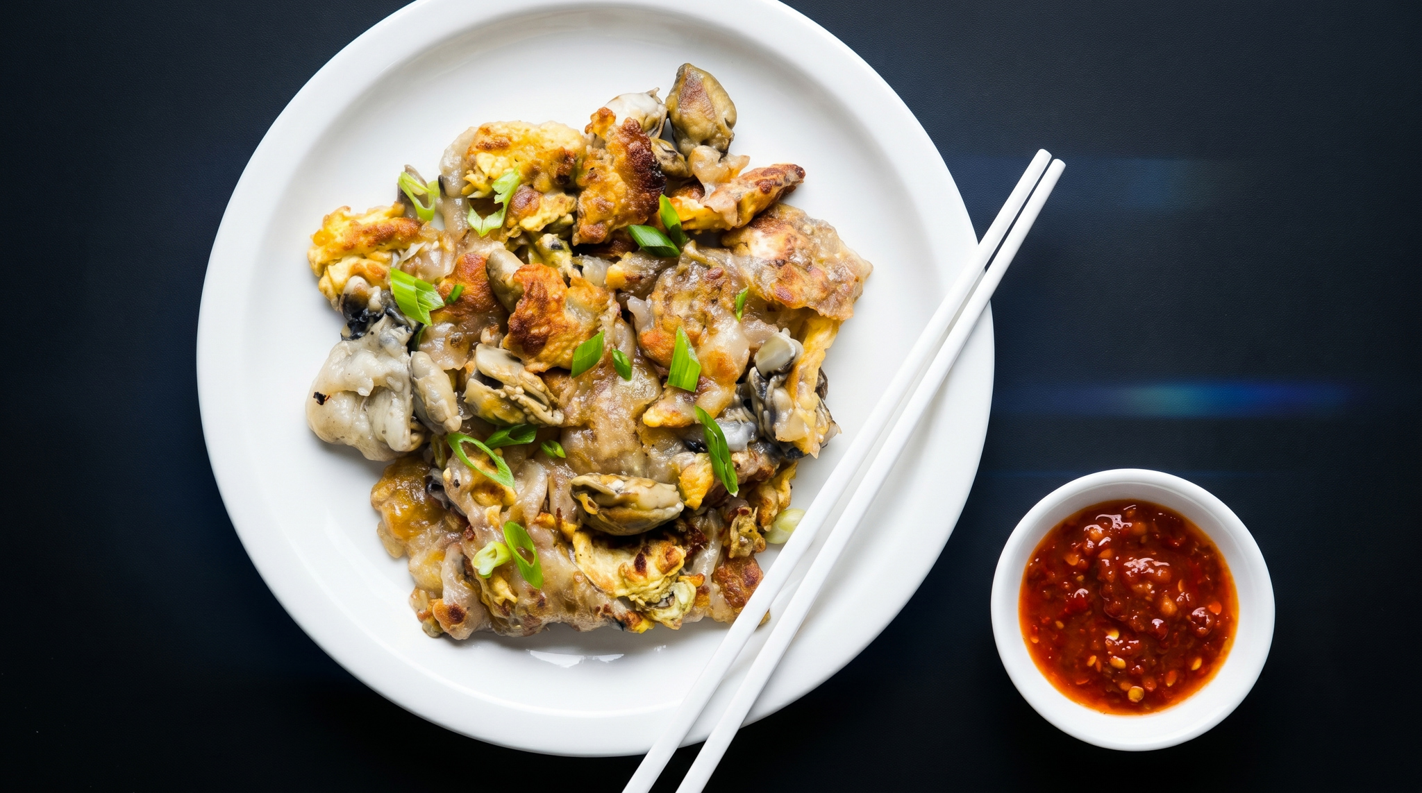 Hoy Tod oyster omelette cast iron sizzling crispy Pattaya market
