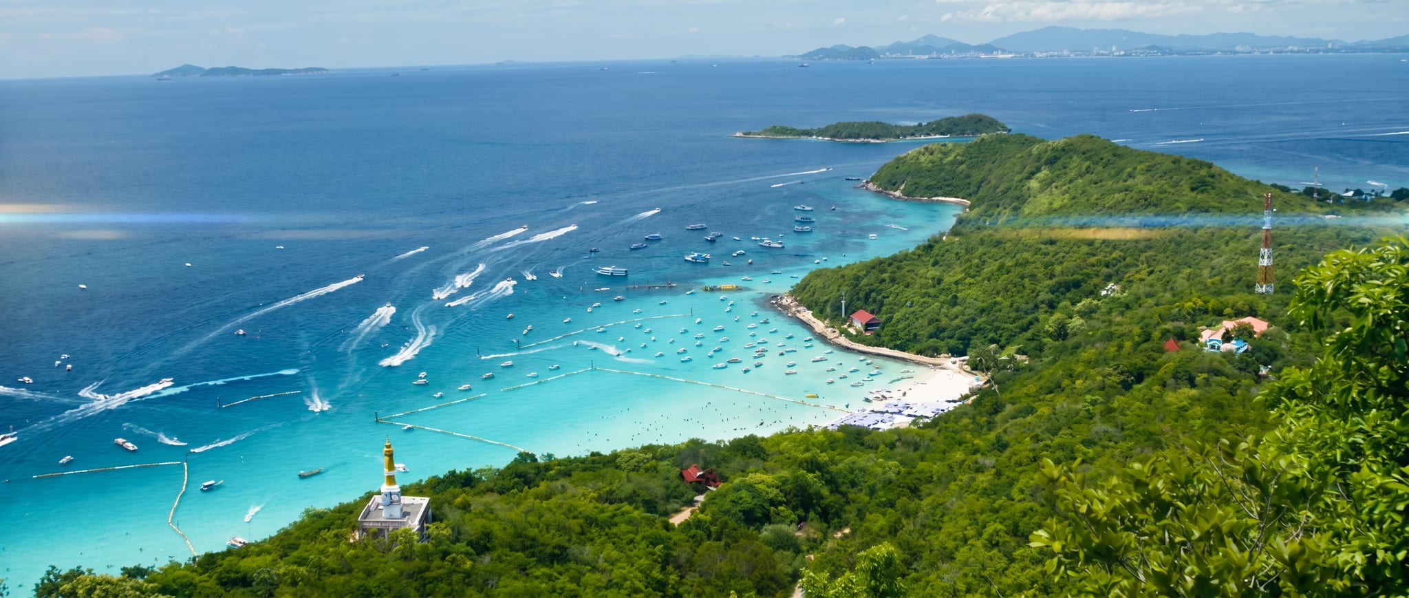 Koh Si Chang rocky cove with turquoise water — Si Racha ferry island